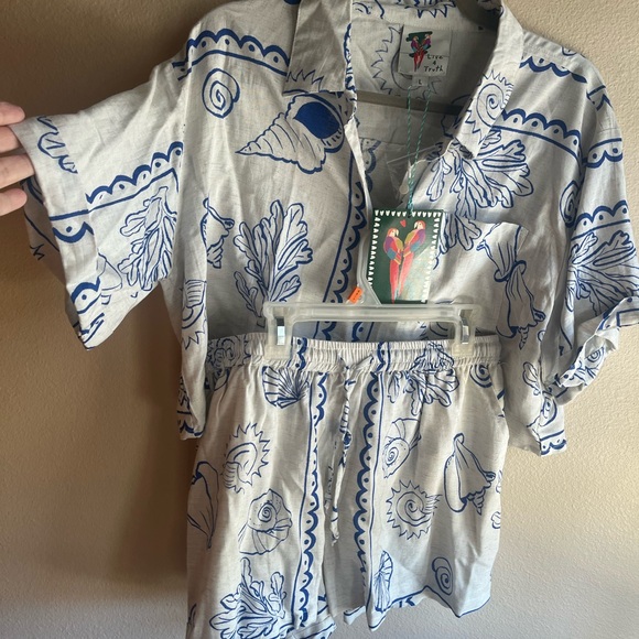 Live 4 Truth Parrot Print Shirt and Shorts Set - Picture 6 of 6